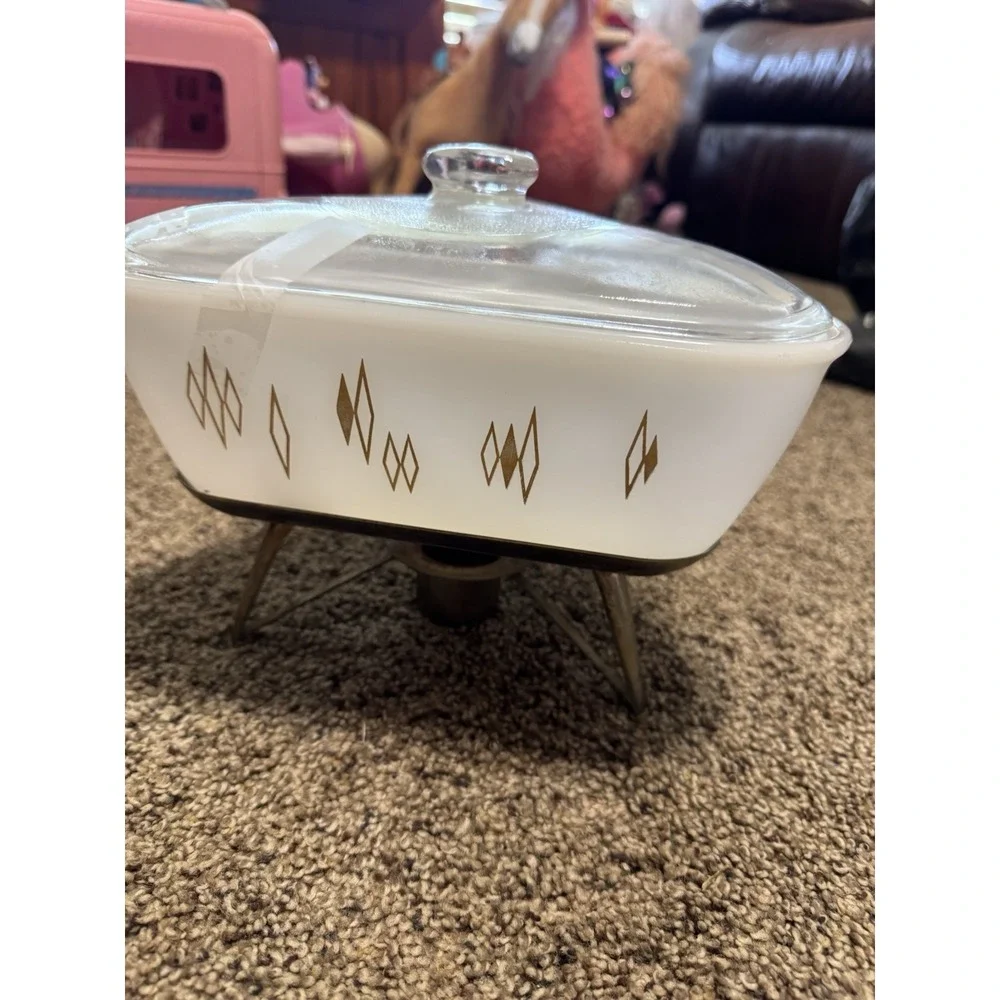 VTG MCM Glass Chafing/Casserole Dish W/Stand White & Gold Triangular W/Diamonds
